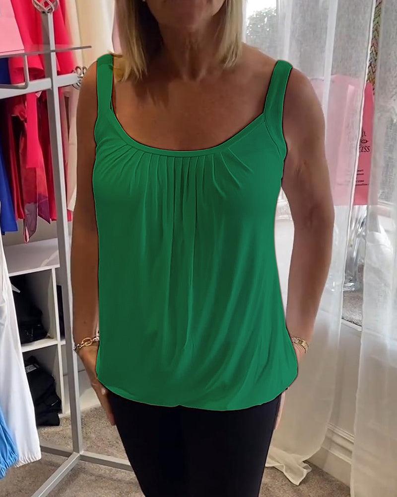 Casual sleeveless top with pleats and solid color