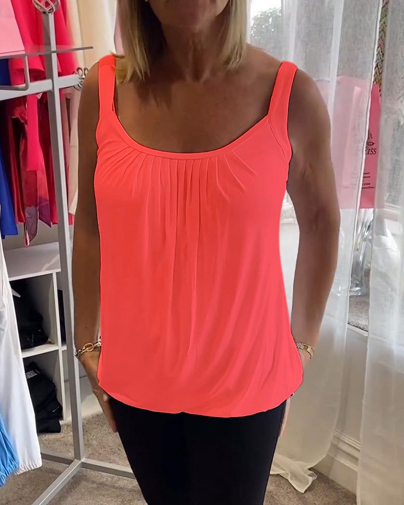 Casual sleeveless top with pleats and solid color