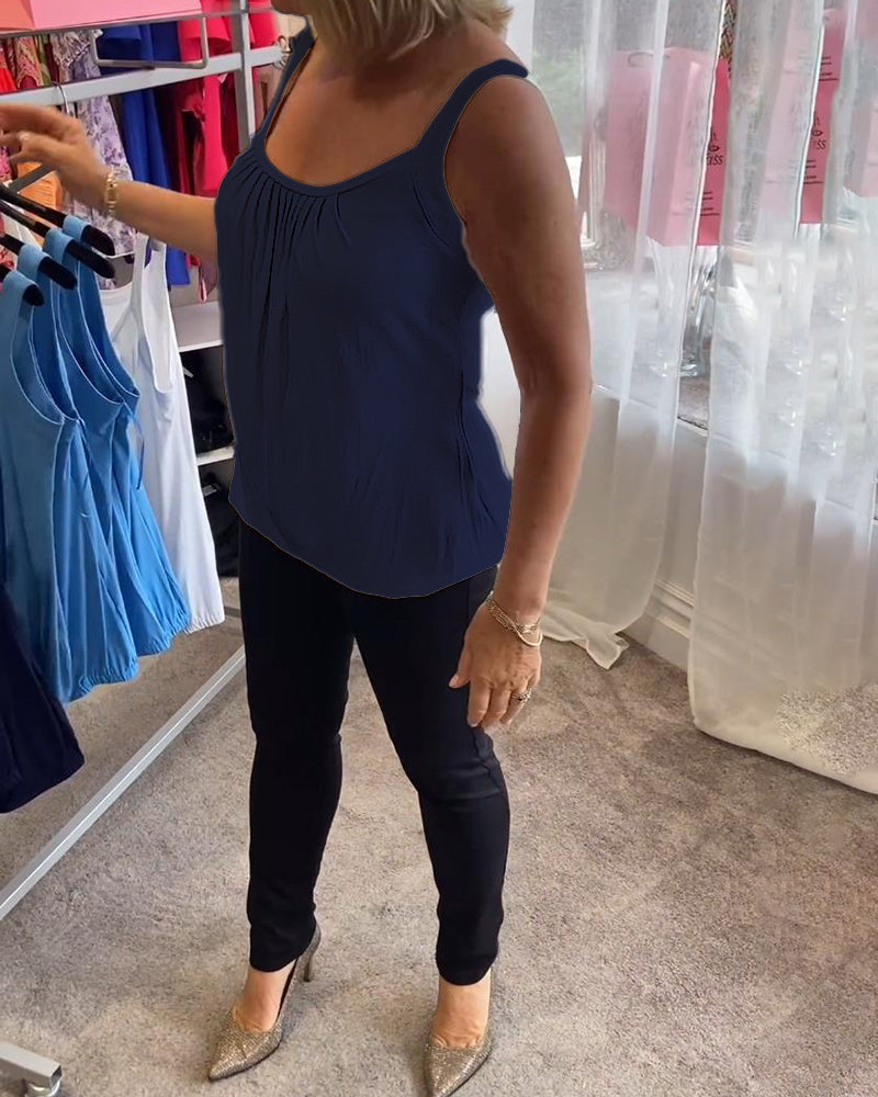 Casual sleeveless top with pleats and solid color